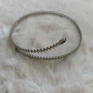 Elegant silver choker